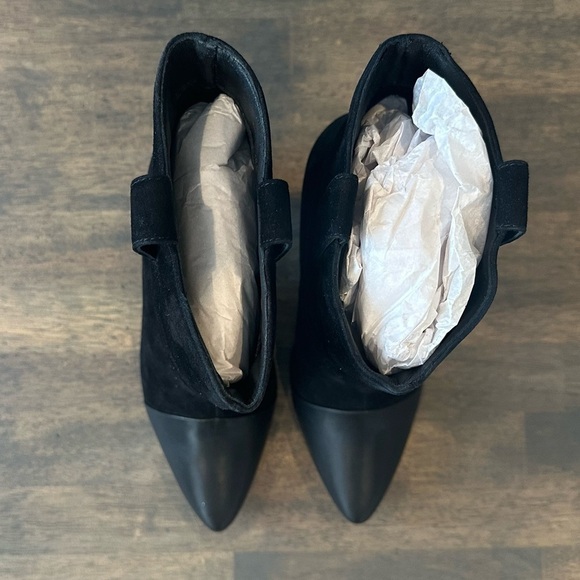 42 Gold Boots - Picture 2 of 7